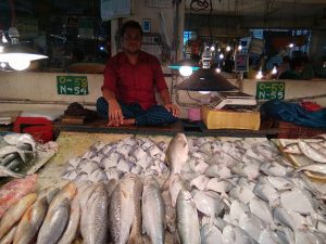 ঝাঁজ বেড়েছে পেঁয়াজ রসুন আদার