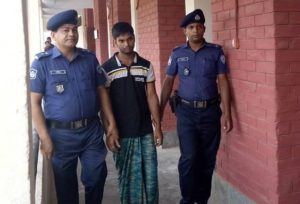 এক ডাকাতের এত অস্ত্র! এক ডাকাতের এত অস্ত্র!