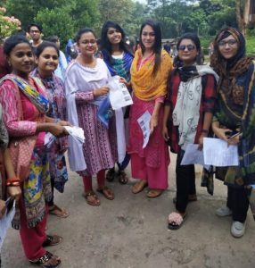 চবিতে সরকারের উন্নয়ন কর্মকাণ্ডের লিফলেট বিতরণ চবিতে সরকারের উন্নয়ন কর্মকাণ্ডের লিফলেট বিতরণ