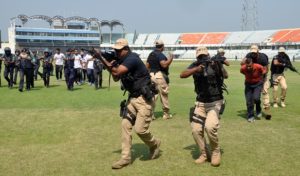 ক্রিকেটারদের নিরাপত্তায় পুলিশি মহড়া ক্রিকেটারদের নিরাপত্তায় পুলিশি মহড়া