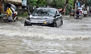 দুর্ভোগ টানা বৃষ্টিতে দুর্ভোগ টানা বৃষ্টিতে