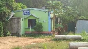মিরসরাইয়ে জঙ্গি আস্তানায় র্যাবের অভিযান, গুলি বিনিময় মিরসরাইয়ে জঙ্গি আস্তানায় র্যাবের অভিযান, গুলি বিনিময়