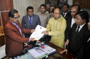 হেভিওয়েট প্রার্থীতে মুখর নগর