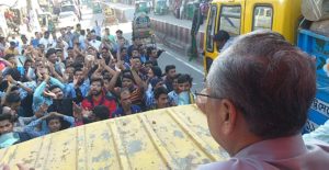 ব্যারিস্টার আনিসের পক্ষে গণসংযোগে মেয়র নাছির ব্যারিস্টার আনিসের পক্ষে গণসংযোগে মেয়র নাছির