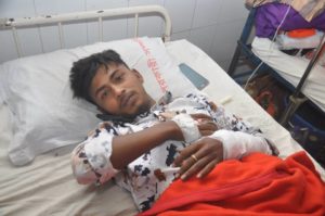 সীতাকুণ্ডে পেট্রোল বোমা হামলায় দগ্ধ ৪