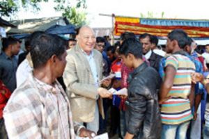 নির্বাচনি প্রচারণায় প্রার্থীদের ব্যস্ত সময়