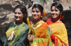 ফুল ফুটুক আর নাই ফুটুক, আজ বসন্ত