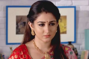 সাহসী পোশাকে বাঙালি অভিনেত্রী