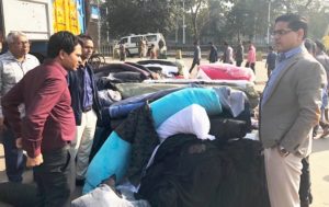 ভুয়া কাগজে এলো দুই কাভার্ডভ্যান কাপড় ভুয়া কাগজে এলো দুই কাভার্ডভ্যান কাপড়