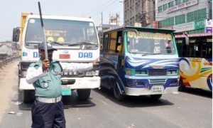 হাতের ইশারায় ট্রাফিক নিয়ন্ত্রণ হাতের ইশারায় ট্রাফিক নিয়ন্ত্রণ