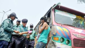 নিরাপদ সড়ক নিশ্চিতে ট্রাফিকের উদ্যোগ নিরাপদ সড়ক নিশ্চিতে ট্রাফিকের উদ্যোগ