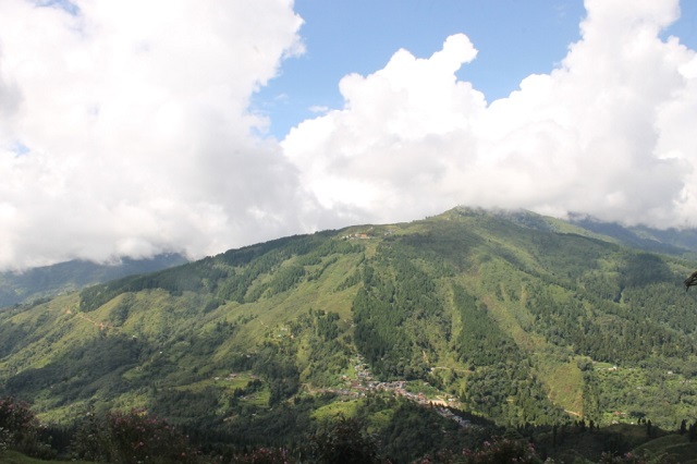 স্বপ্নের দার্জিলিং ও নয়নাভিরাম কাঞ্চনজঙ্ঘা