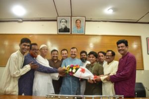 নগরবাসীর সঙ্গে মেয়রের ঈদ শুভেচ্ছা বিনিময়