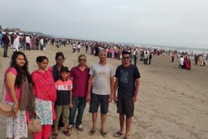 কক্সবাজারে জলের সঙ্গে জনতার মিতালি কক্সবাজারে জলের সঙ্গে জনতার মিতালি
