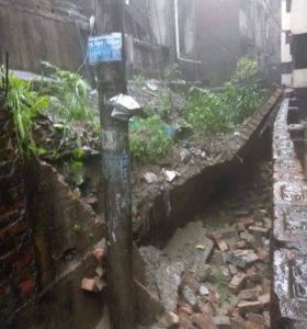 টানা বর্ষণে পানিবন্দি মানুষ টানা বর্ষণে পানিবন্দি মানুষ