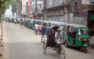 কার ছত্রছায়ায় চলছে অবৈধ পার্কিং?
