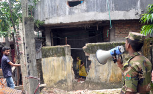 চাক্তাই খালে চলছে অবৈধ স্থাপনা উচ্ছেদ চাক্তাই খালে চলছে অবৈধ স্থাপনা উচ্ছেদ