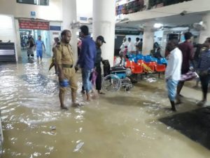 আগ্রাবাদ মা ও শিশু হাসপাতালে পানি