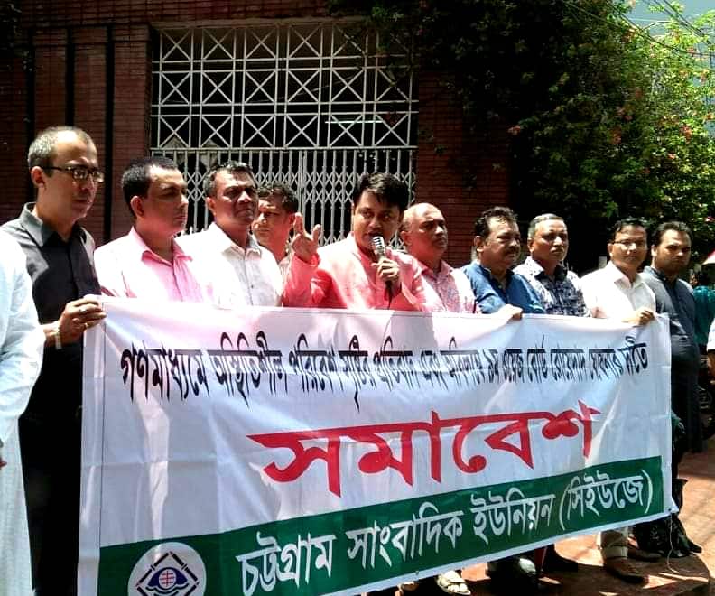 চট্টগ্রামে প্রথম আলো সম্পাদককে অবাঞ্চিত ঘোষণা চট্টগ্রামে প্রথম আলো সম্পাদককে অবাঞ্চিত ঘোষণা