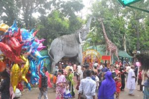 সি বিচ থেকে সি ওয়ার্ল্ড সবখানেই মানুষের ঢল সি বিচ থেকে সি ওয়ার্ল্ড সবখানেই মানুষের ঢল