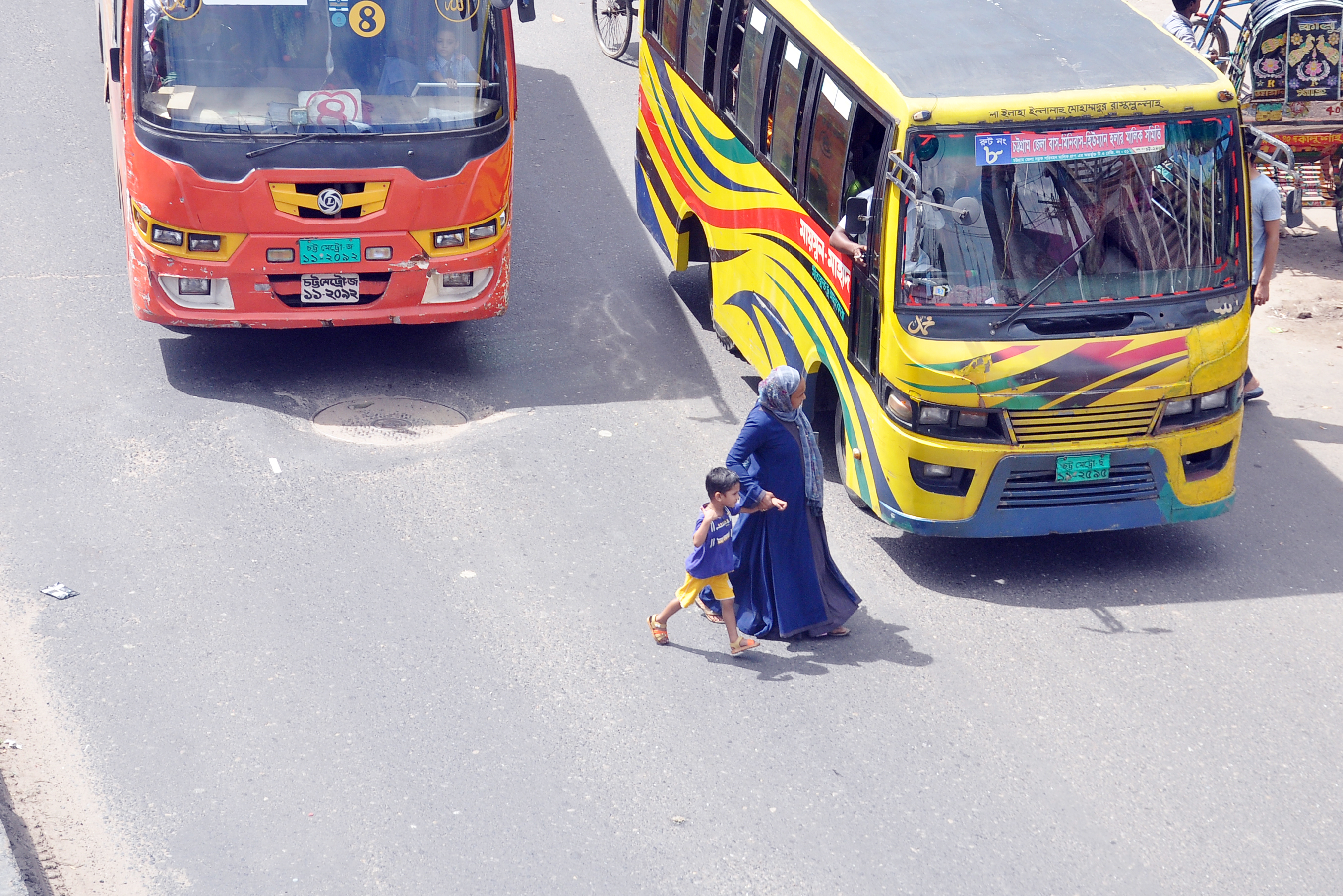 যত্রতত্র রাস্তা পার যত্রতত্র রাস্তা পার