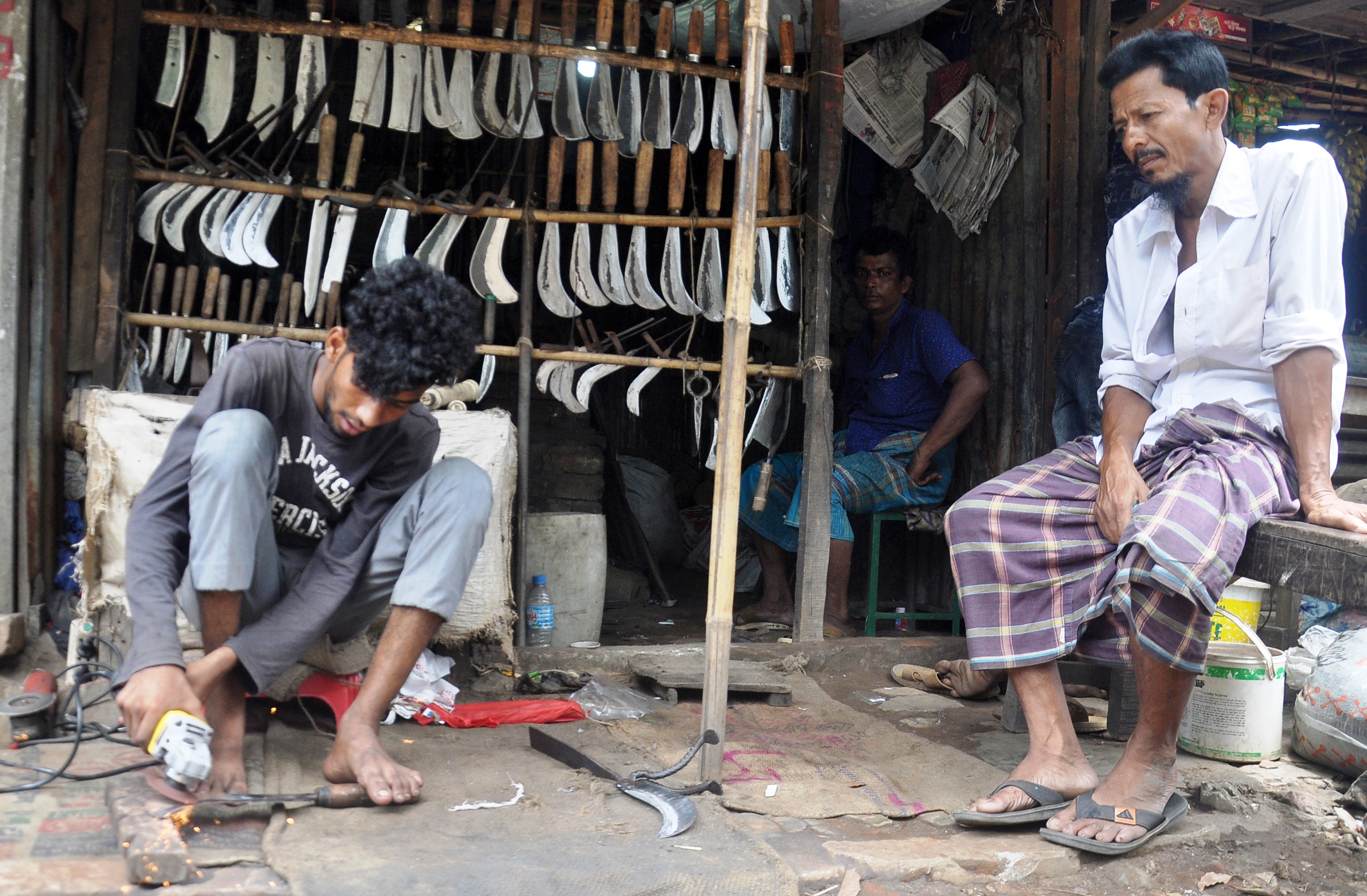 ব্যস্ত কামারপট্টি ব্যস্ত কামারপট্টি