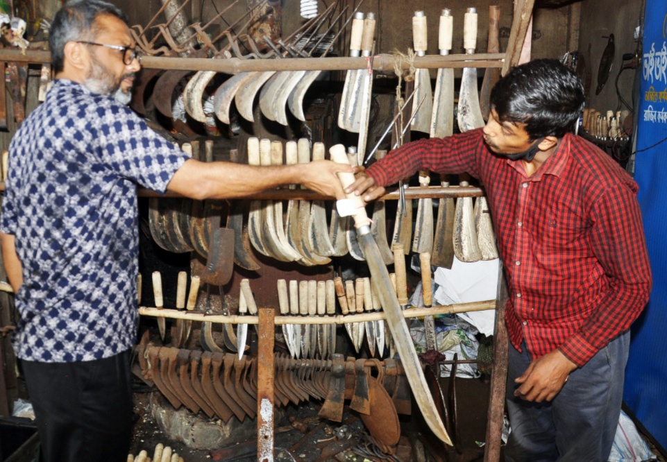 ব্যস্ত কামারপাড়া