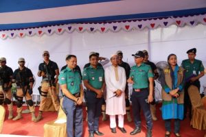সবাই নামাজে, ওরা দায়িত্বে