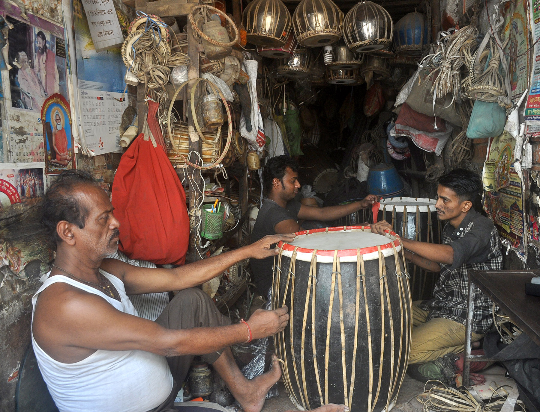আসছে ঢাকের বাদ্যি