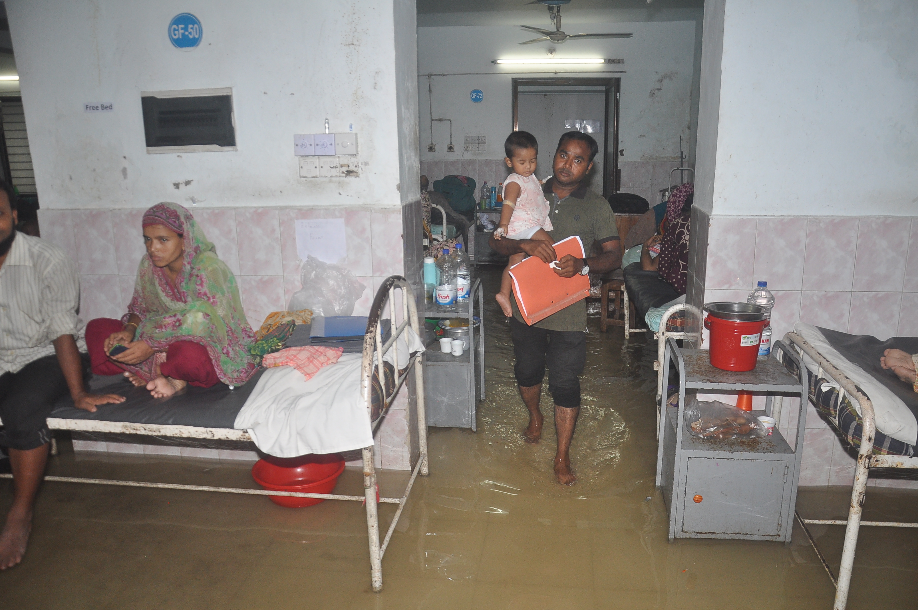 পানির নিচে হাসপাতাল, ব্যাহত চিকিৎসাসেবা পানির নিচে হাসপাতাল, ব্যাহত চিকিৎসাসেবা