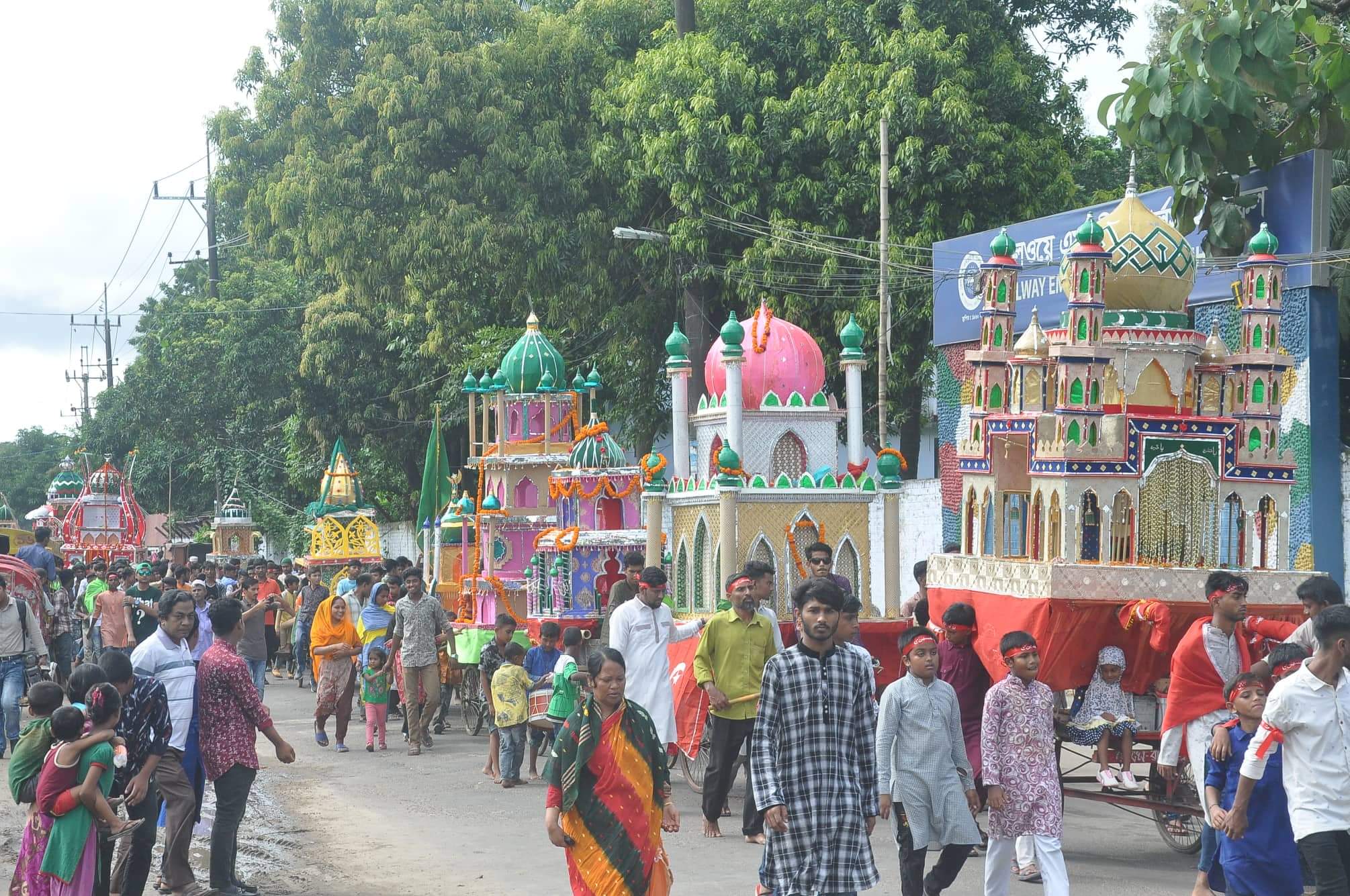 তাজিয়া মিছিলে মানুষের ঢল