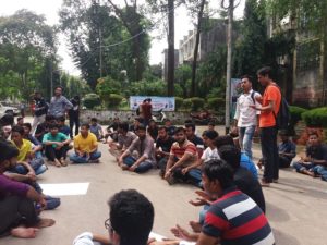 ‘বৈধ সিটে’ উঠতে চবি শিক্ষার্থীদের বিক্ষোভ চবিতে বিক্ষোভ