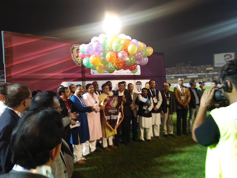 এম এ আজিজে স্বাগতিকদের উড়ন্ত শুরু