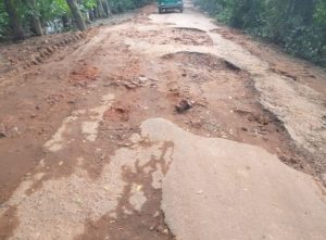 শাহজাহান শাহ দরগাহ সড়ক খানা-খন্দকে ভরা, দুর্ভোগ চরমে