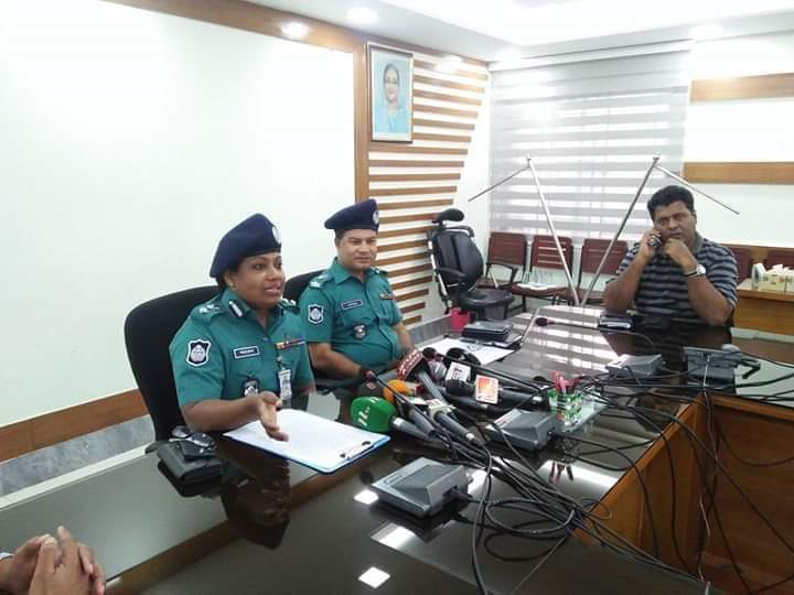 শারীরিক সম্পর্ক দেখে ফেলায় প্রথমে মেয়ে, পরে স্বামীকে হত্যা