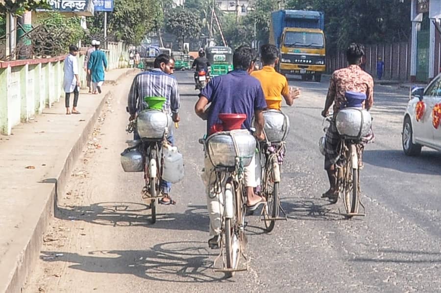 দুধের গাড়ি দুধের গাড়ি