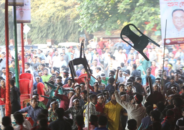 নওফেলের উপস্থিতিতে যুবলীগের ২ গ্রুপের সংঘর্ষ, সভা পণ্ড নওফেলের উপস্থিতিতে যুবলীগের ২ গ্রুপের সংঘর্ষ, সভা পণ্ড