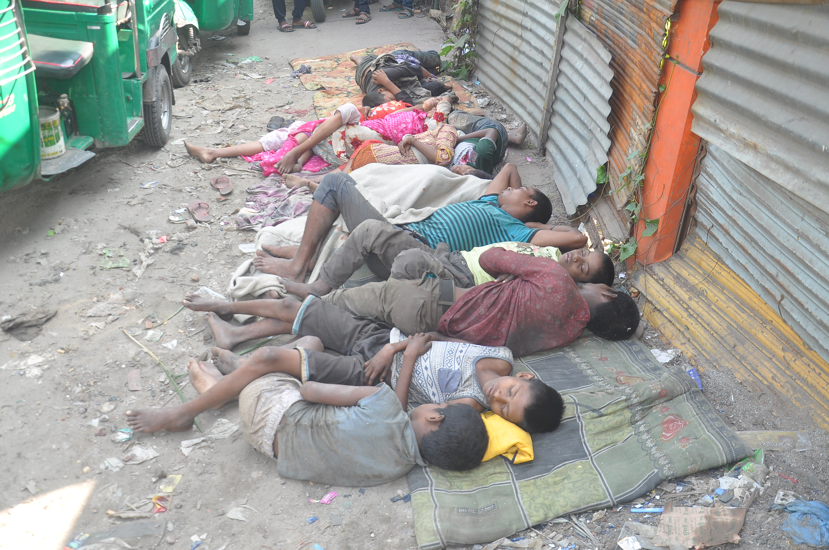 ওরা টোকাই কেন? ওরা টোকাই কেন?