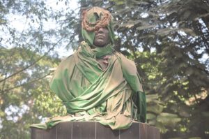 ধুলোর শহরে প্রীতিলতাকেও জড়ানো হলো কাপড়ে ধুলোর শহরে প্রীতিলতাকেও জড়ানো হলো কাপড়ে