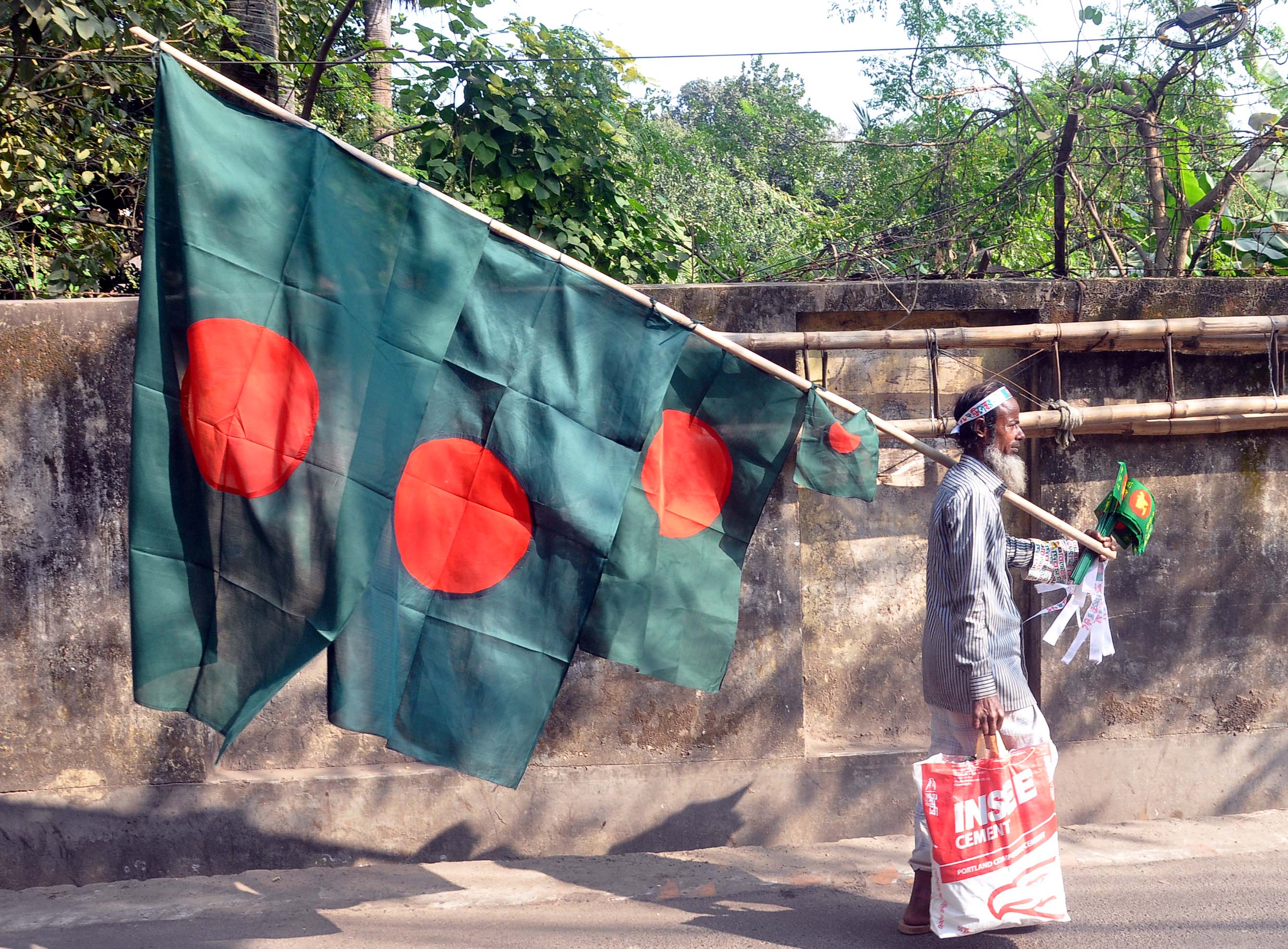 বিজয় নিশান উড়ছে ঐ বিজয় নিশান উড়ছে ঐ