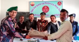 বিজিবি দিবসে শীতার্তদের কম্বল বিতরণ বিজিবি দিবসে শীতার্তদের কম্বল বিতরণ