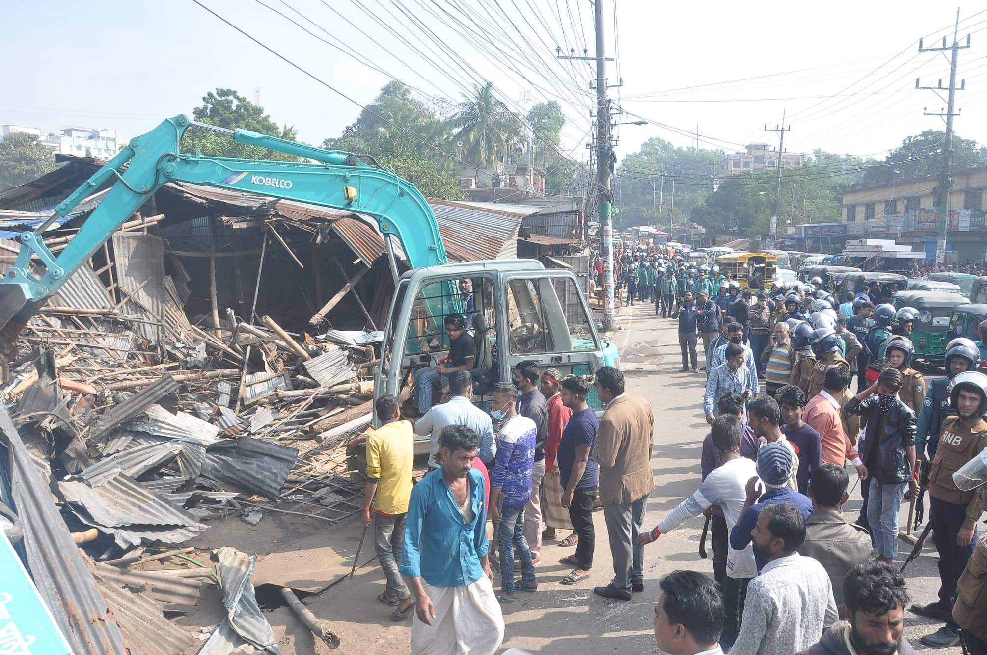 আকবরশাহে ২০ অবৈধ স্থাপনা উচ্ছেদ আকবরশাহে ২০ অবৈধ স্থাপনা উচ্ছেদ