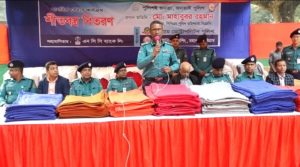 কমিউনিটি পুলিশিং: কম্বল নিয়ে শীতার্তদের পাশে