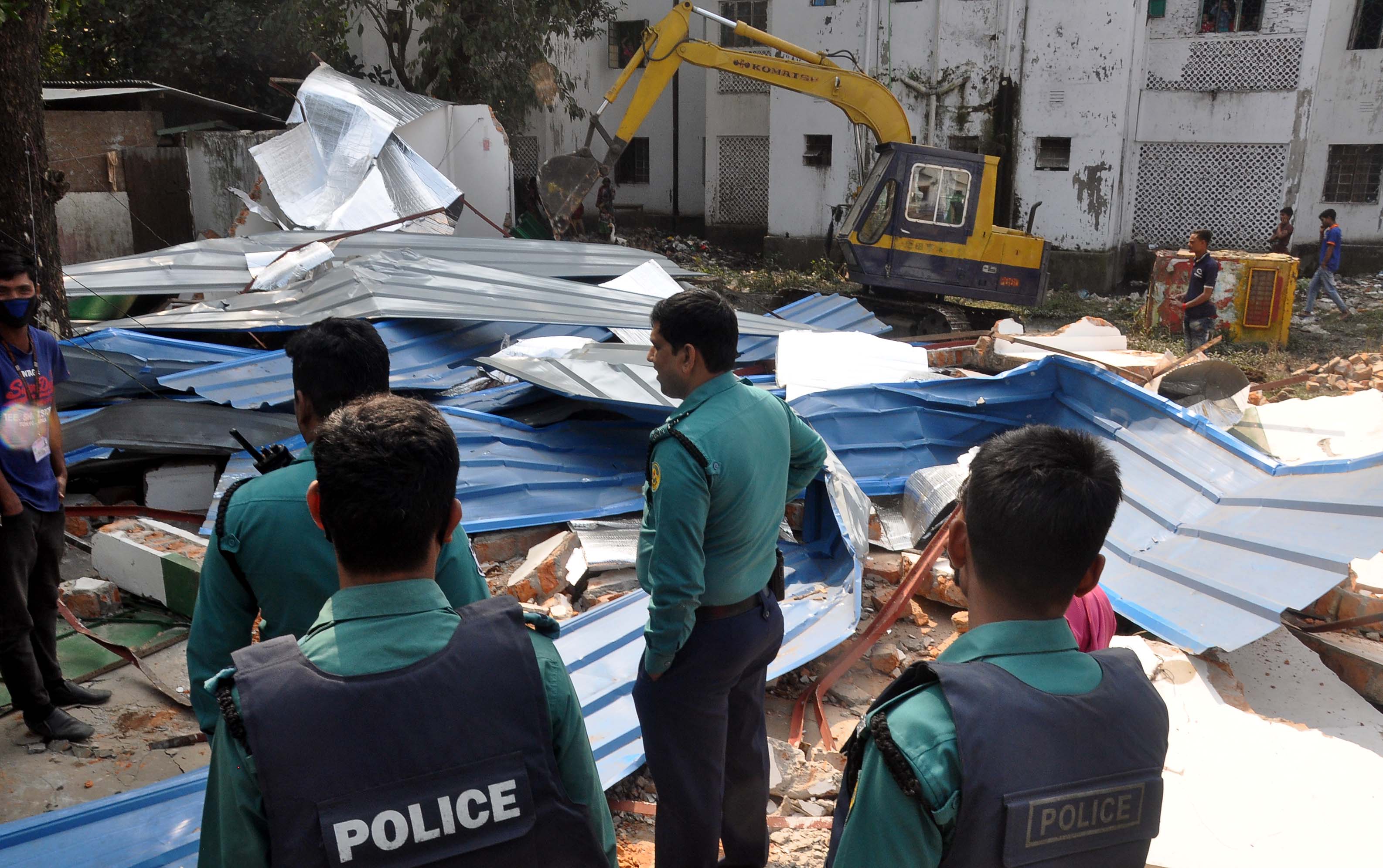 টাইগারপাসে রেলওয়ের উচ্ছেদ টাইগারপাসে রেলওয়ের উচ্ছেদ