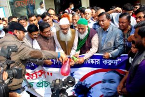 করোনাভাইরাস রোধে মাস্ক বিতরণ করোনাভাইরাস রোধে মাস্ক বিতরণ