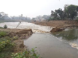 সর্তাখালের অবৈধ বাঁধ অপসারণ করলেন ইউএনও