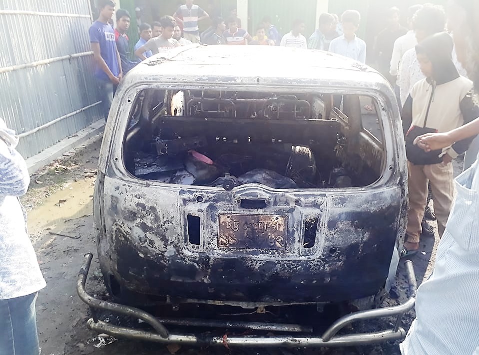 হাটহাজারীতে ২ প্রাইভেট কার ও ৩ দোকান পুড়ে ছাই হাটহাজারীতে ২ প্রাইভেট কার ও ৩ দোকান পুড়ে ছাই