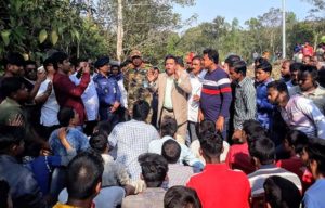 গাছ কাটা নিয়ে বিজিবি-গ্রামবাসী সংঘর্ষ, নিহত ৬ গাছ কাটা নিয়ে বিজিবি-গ্রামবাসী সংঘর্ষ, নিহত ৬