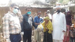 রামুতে ১৪শ’ দরিদ্রের পাশে ইউএনও রামুতে ১৪শ’ দরিদ্রের পাশে ইউএনও