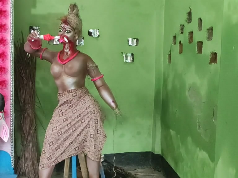 লক্ষ্মীপুরে মন্দিরে প্রতিমা ভাঙচুর লক্ষ্মীপুরে মন্দিরে প্রতিমা ভাঙচুর